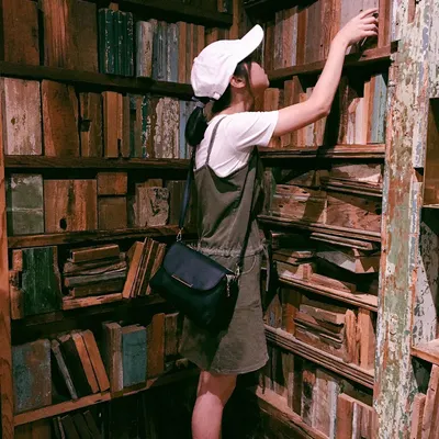 扮開抽屜的沙龍