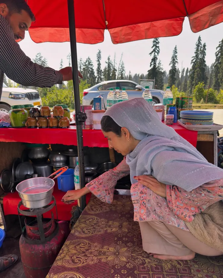 路邊現煮茶點，我們又打破前輩們「不要吃路邊攤」的叮嚀