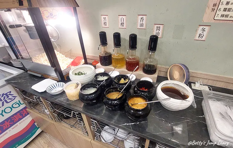 ▲「八方悅」精緻鍋物，自助吧吃到飽！鶯歌老街/圖片來源：Betty's Jump Diary