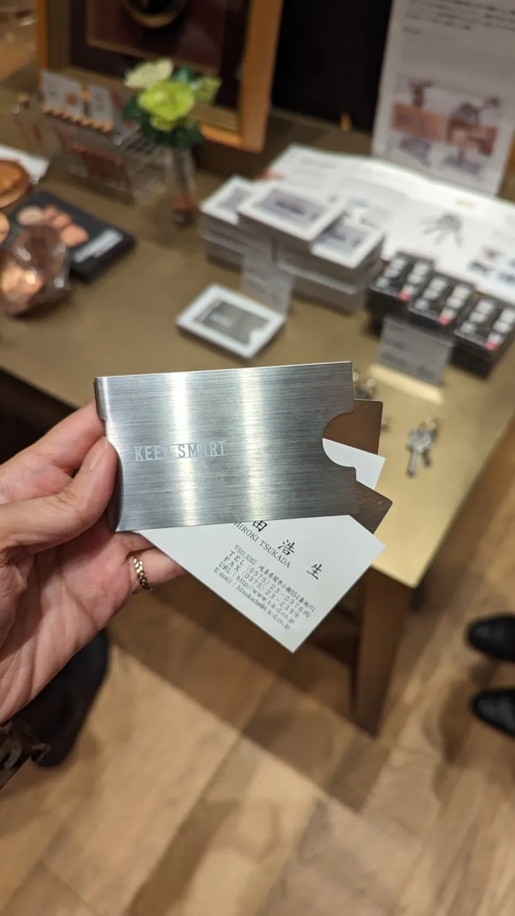 極薄名片夾 「KEEP SMART」|株式会社 ツカダ ( TSUKADA, Inc. )