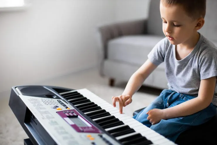 音樂治療關懷師謝惠貞分享幼兒音療個案。