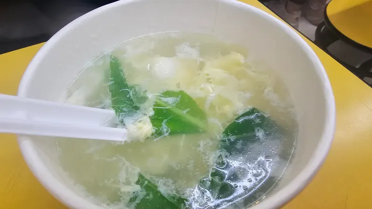 冷冷的天來碗蛋花湯超舒服!
