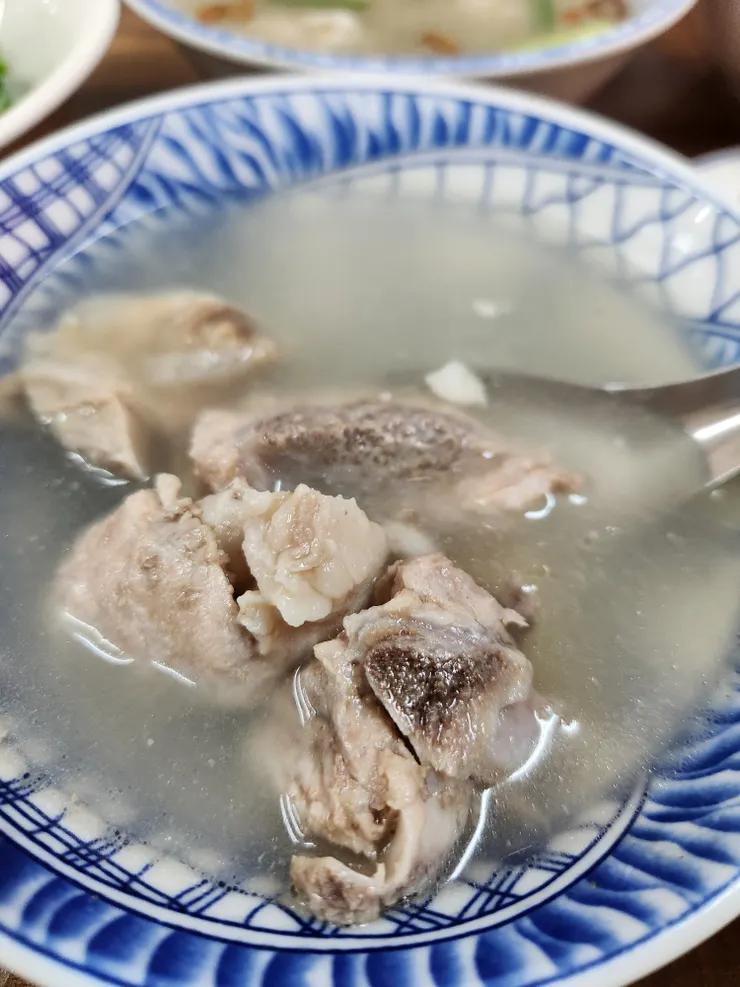 肉骨湯有四塊肉