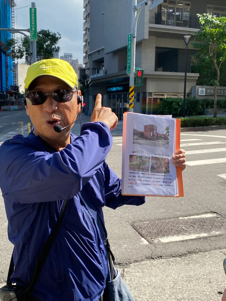 顏老師介紹越南華僑來台過程以及如今四散的店家