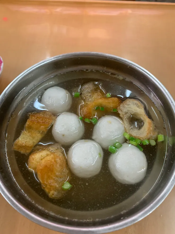 魚丸湯是甜的,但是魚丸好吃