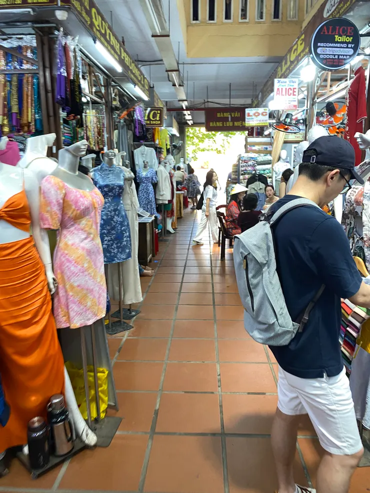 選擇在市場下車，只是喜歡從市場窺見當地的生活日常