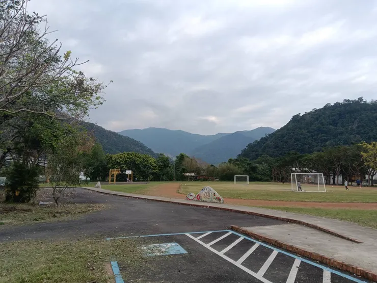 學校很小，視野卻很開闊