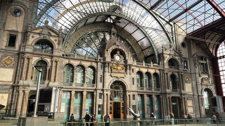 安特衛普中央站-車站月台中一角