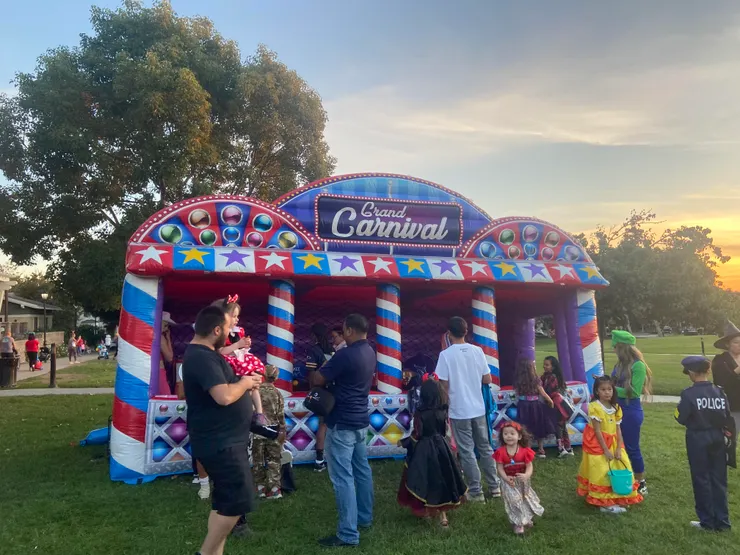 還有四個小攤位讓小孩玩遊戲