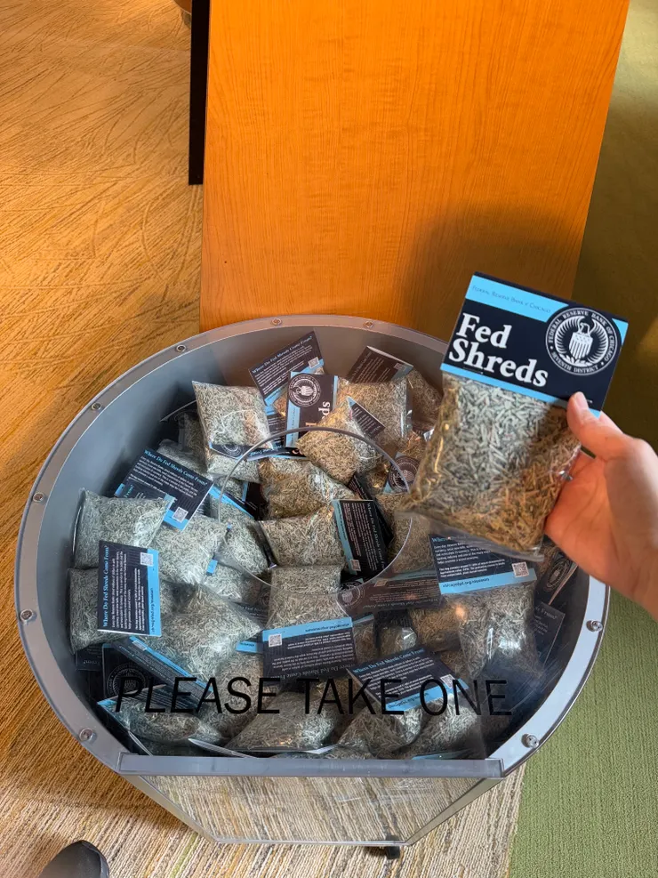 最後記得拿一包碎鈔當紀念品喔