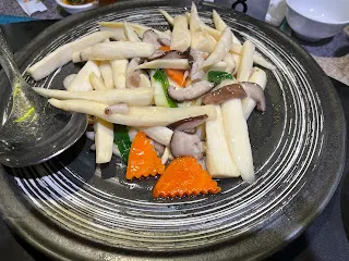 例如有某一天十分忙碌,只有一個小空檔能好好閱讀一篇文章,不像平常可以讀個十幾篇。這時就要好好感恩,至少還可以讀上一篇文章,讓自己的知識又增加了一些些。如果連一篇都讀不了,那就分兩天,一次讀半篇,也是可以把一整篇看完的。如此每天累積起來,也是相當可觀的數字。