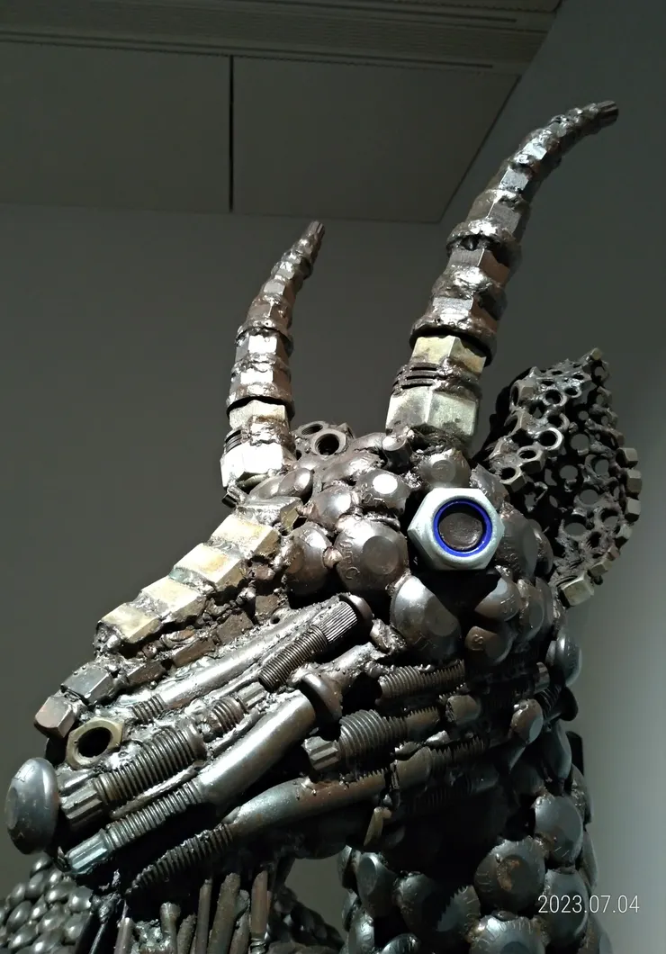 以廢棄螺絲鐵片打造的工藝品，高雄市美術館，，自拍攝