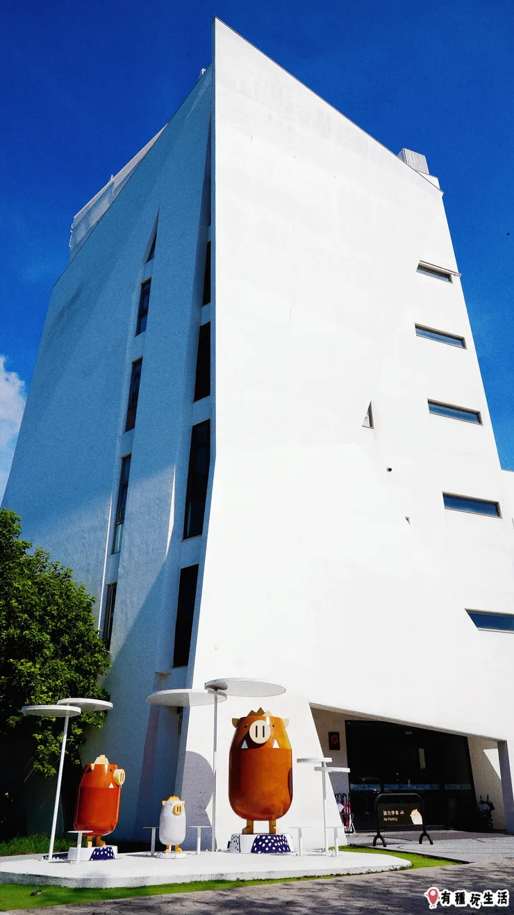 繪日之丘門口的嘟比