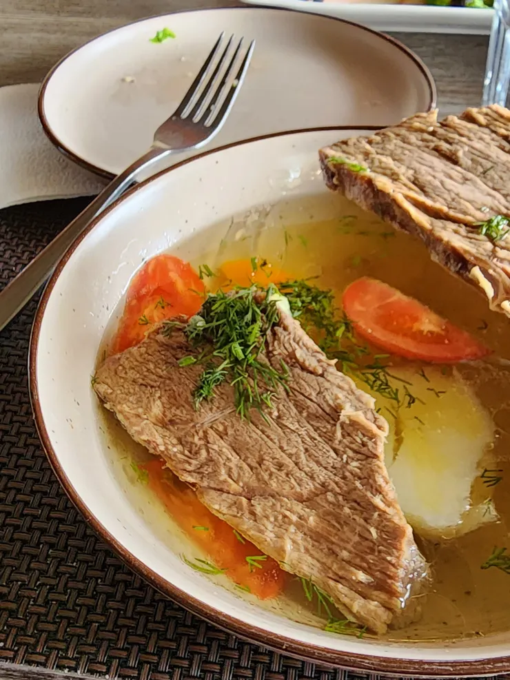 拉格曼湯(Шурпа Лагман)。