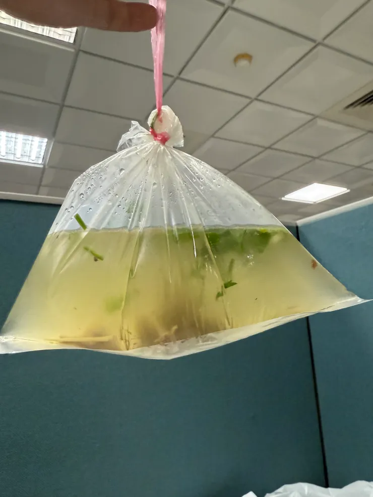 2025/10/23 老闆送的蘿蔔湯