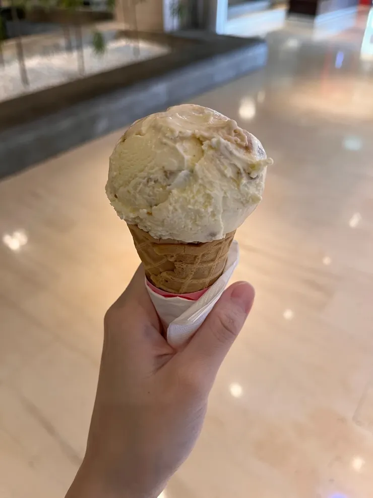 栗子塔新口味，咬一口才想到拍照。