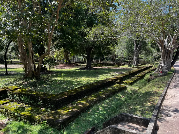 沿途可以看到古城遺跡