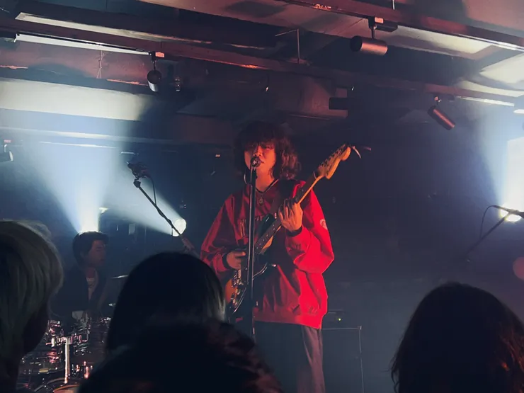 暖场乐队COPAK，是与落日飞车相似的夏日曲调