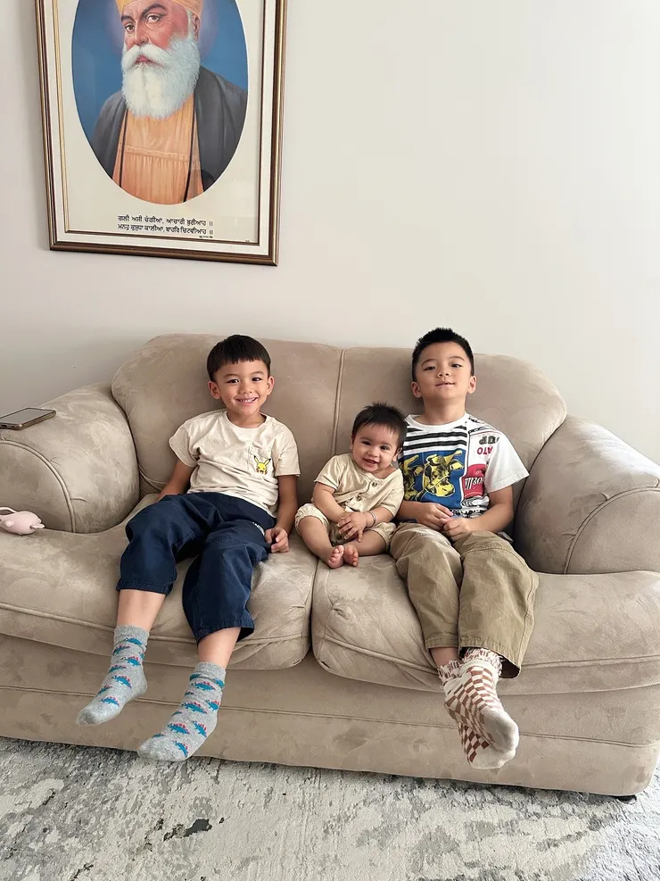 牆壁上的肖像正是Guru Nanak