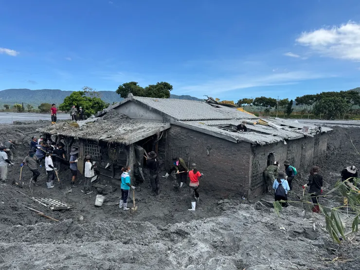 新挖出土的房子