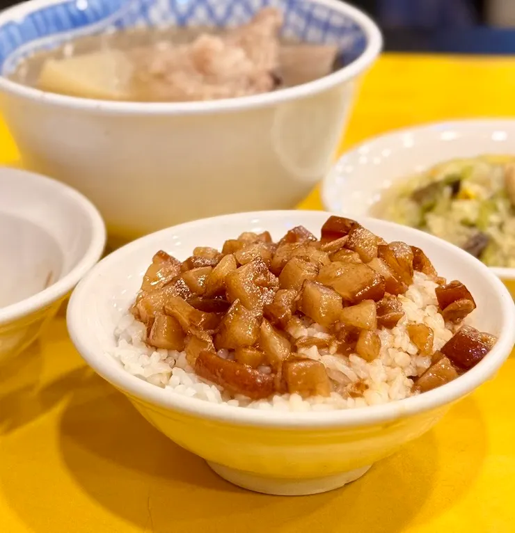 阿義滷肉飯（圖片截圖於網路）