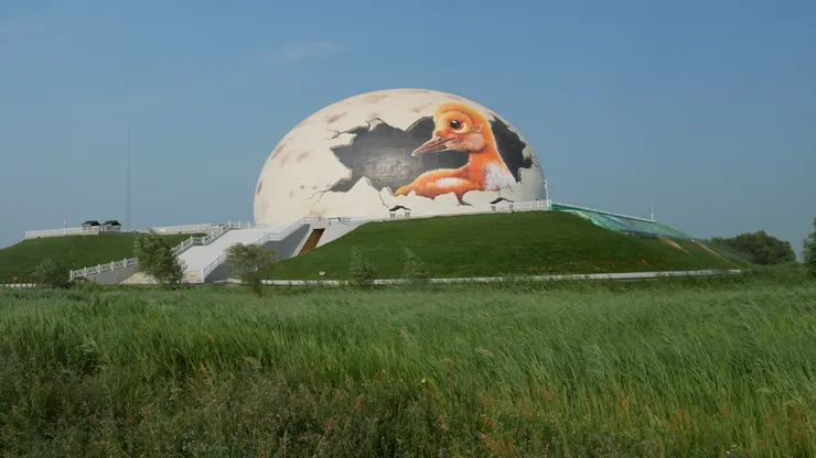 仿照丹頂鶴蛋而製造的展覽館