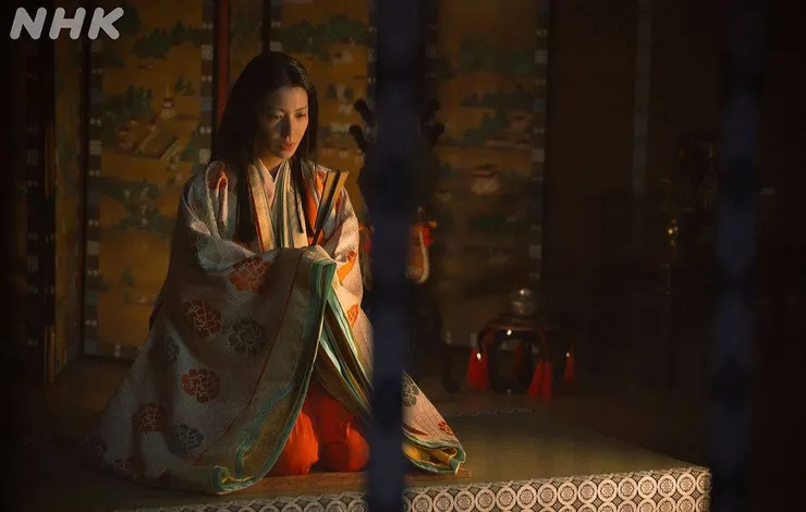 明子拿著兼家的扇子：「乎伊死！乎伊死！」