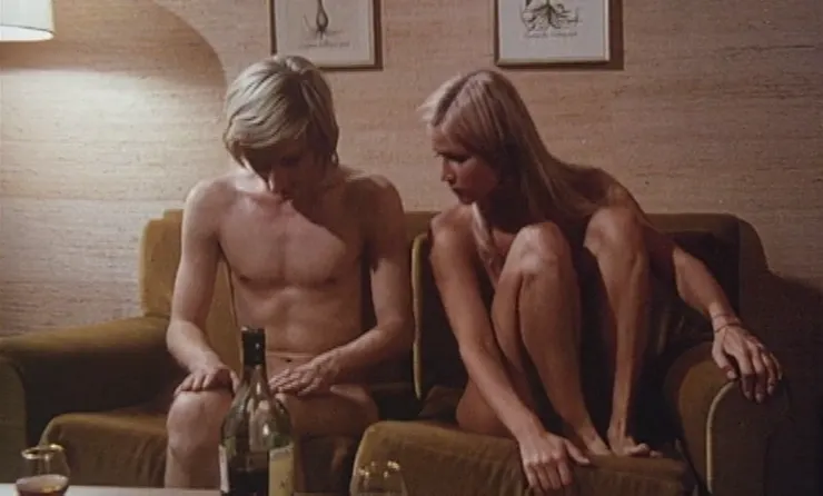 《幸福門》片中一鏡頭。少年男女溜進辦公室中打算偷歡，怎料男生卻久無反應。