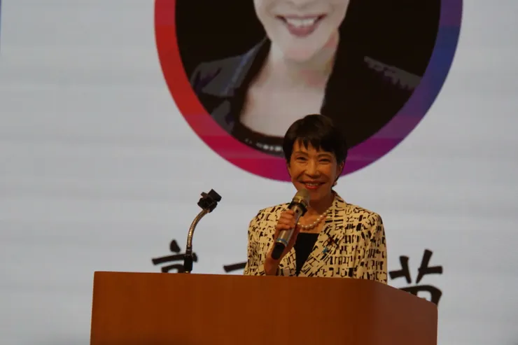 日本自民黨新任黨魁高市早苗雖然以「友台」形象在台灣廣為人知，但在 2025 年 4 月之前她從未到過台灣。攝影／張郁婕，2025/4/28 攝於台北。