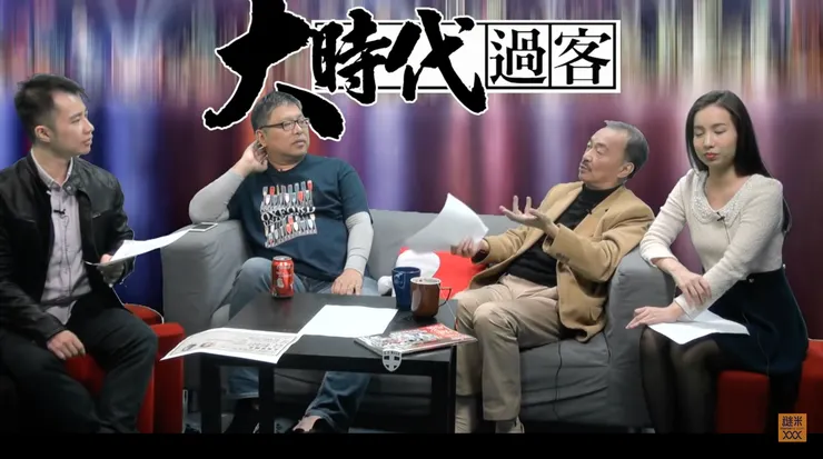 沈西城（右二）