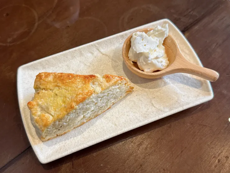 易拉姬香料司康(乳酪鮮奶油)   95元