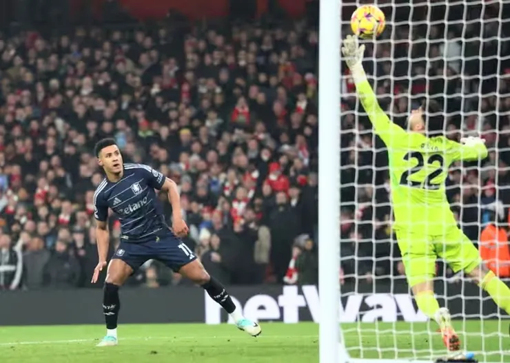 屈堅斯撞射掛網助阿士東維拉追和2:2