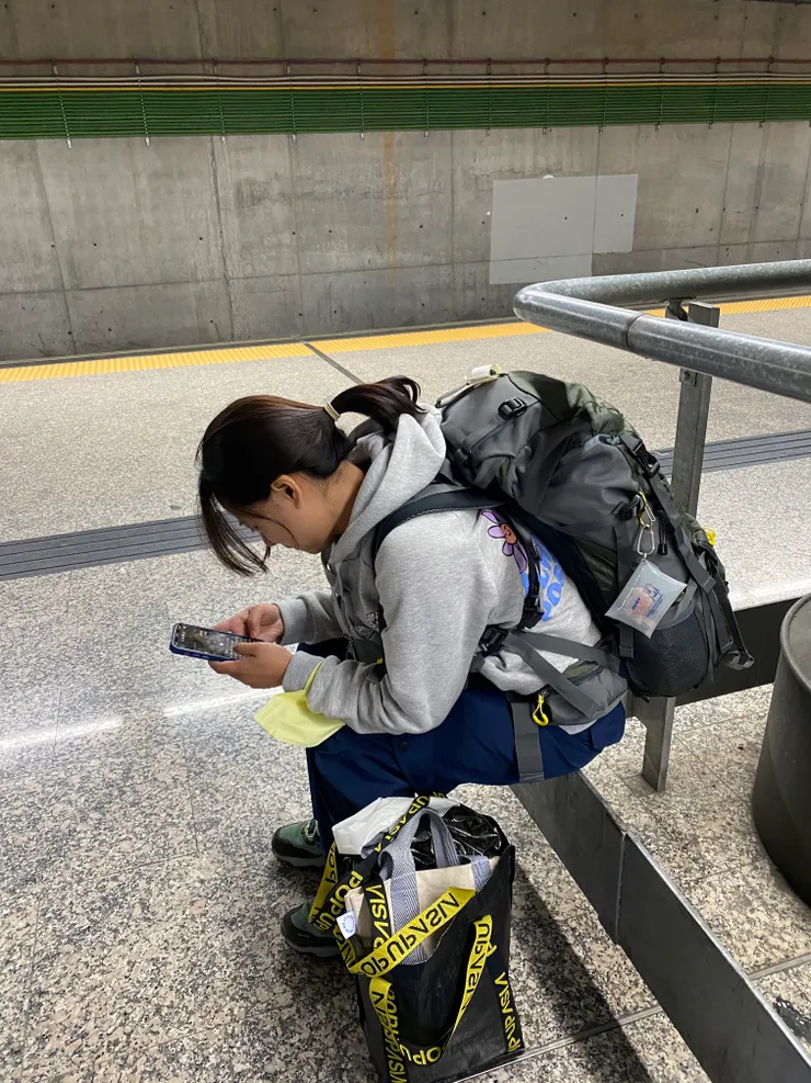 我們又餓又想睡，那時候一直在想台灣美食清單提振精神