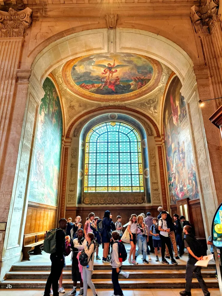 【別找玫瑰線去看德拉克洛瓦名畫！在聖天使禮拜堂（Chapel of the Holy Angels），來此觀賞的人絡繹不絕，很難錯過。】