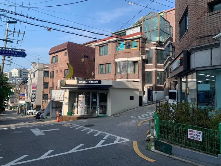  貝果店對面就是一間7-11