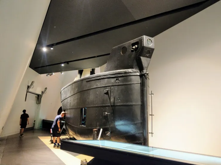 潛水艇，頭還可以伸進去看