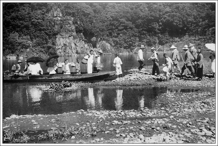 1938年的碧潭擺渡（鄧南光攝。圖片來源：網路）