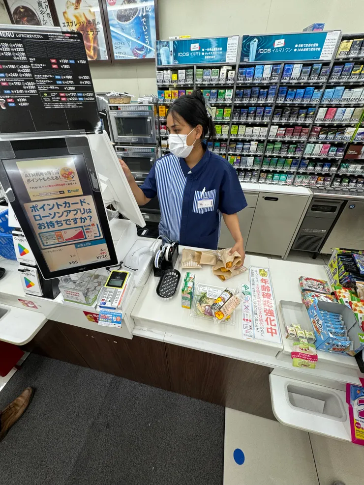 沖繩超商到處看得到尼泊爾員工