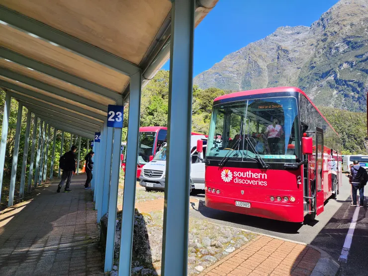 峽灣一日遊就到這裡結束了，返程直接回皇后鎮。其實附近也有些步道，看網路上資料風景很美，自駕的話就有更多時間走走吧！