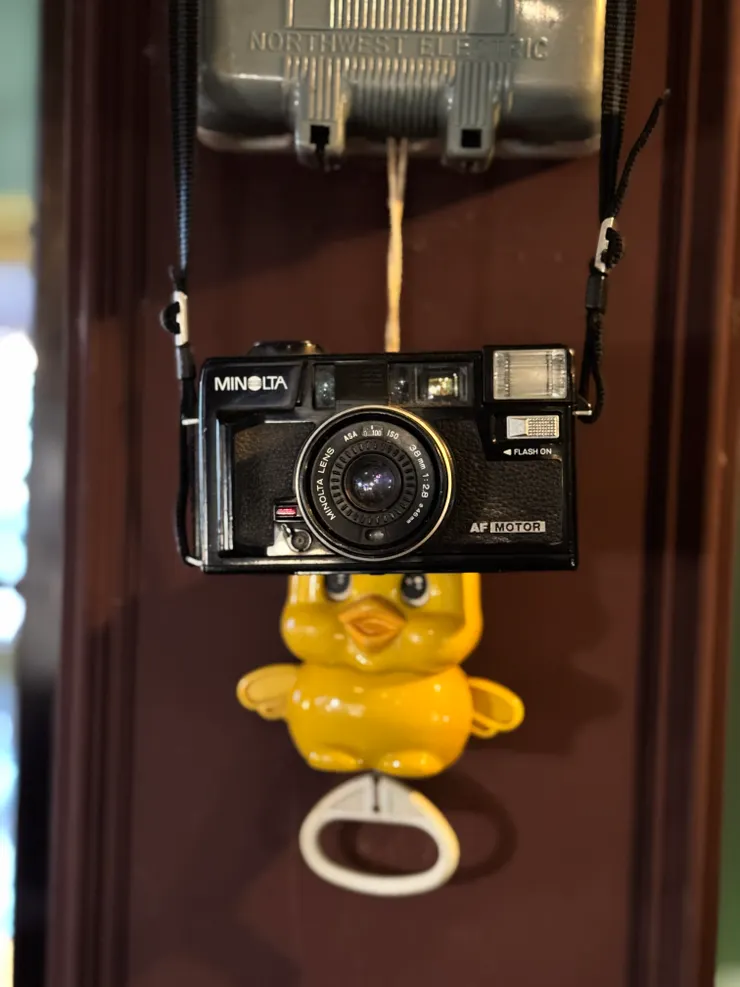 以前小寶寶玩的玩具跟相機好搭