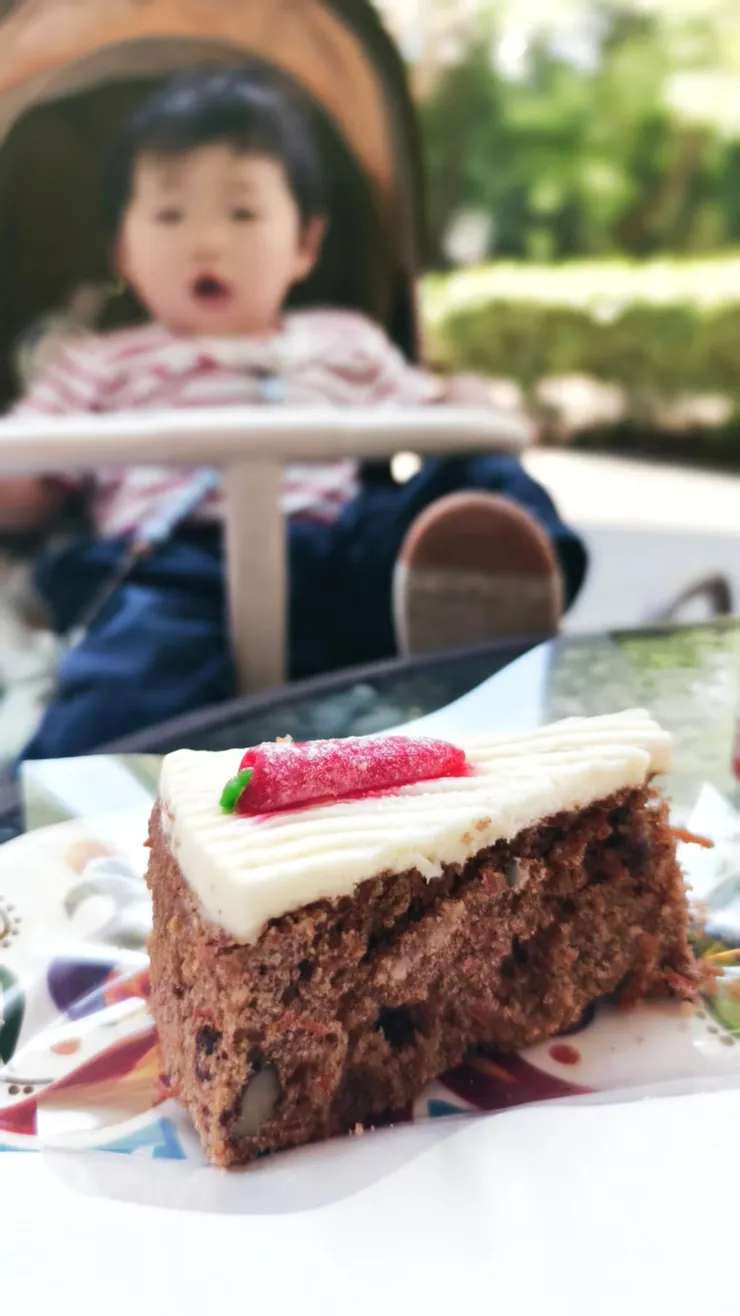 早上散步玩耍後的小點心時間