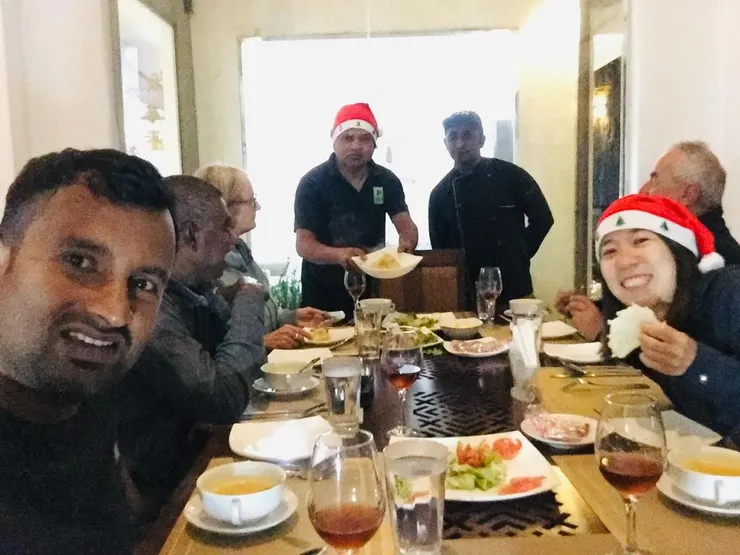 後邊是勞苦功高的小屋職員