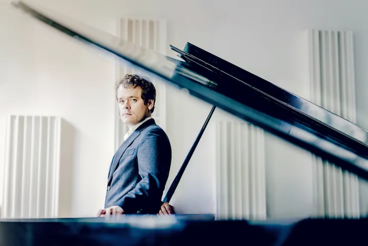 英國鋼琴家葛羅夫諾。（(c) Andrej Grilc，鵬博藝術提供）