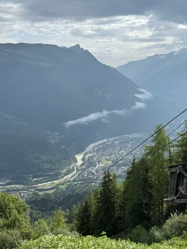 坐纜車上來遙望Chamonix