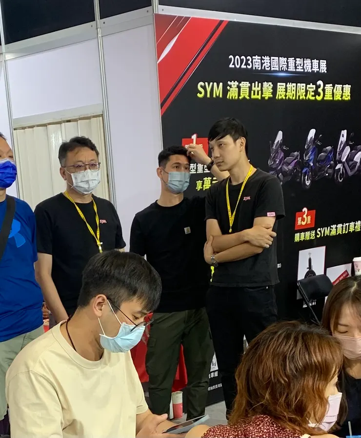 三陽少主，重機展努力工作中