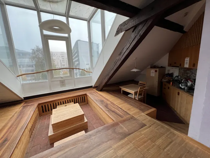 舒適的公共空間會令旅者們聚在一起