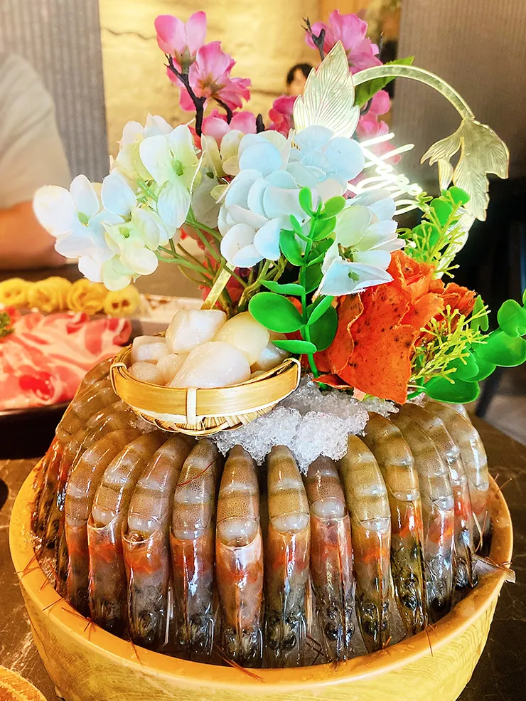 內湖火鍋推薦│柳記螺螄粉火鍋，訂位即送海鮮，當月壽星滿額霸氣贈送海鮮塔