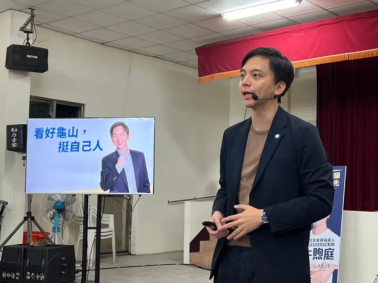 牛煦庭舉辦公民小夜市。圖：翻攝自臉書