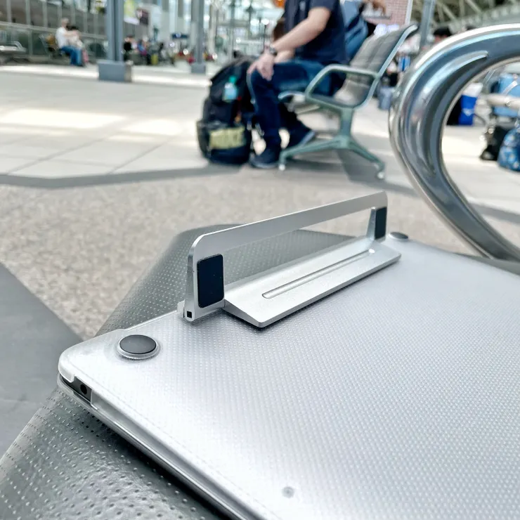 位置靠近散熱區,需要好的黏膠