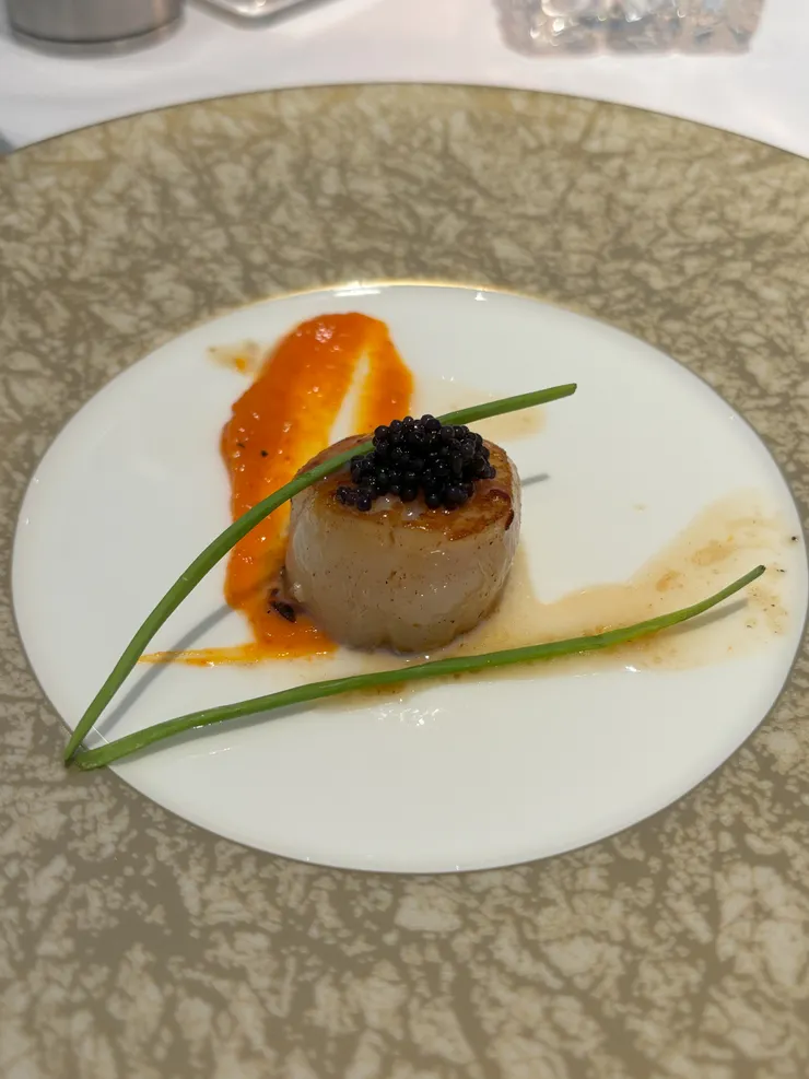 「鮮煎干貝佐松露蛋」